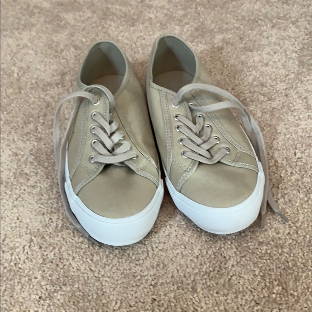 Old Navy canvas sneaker